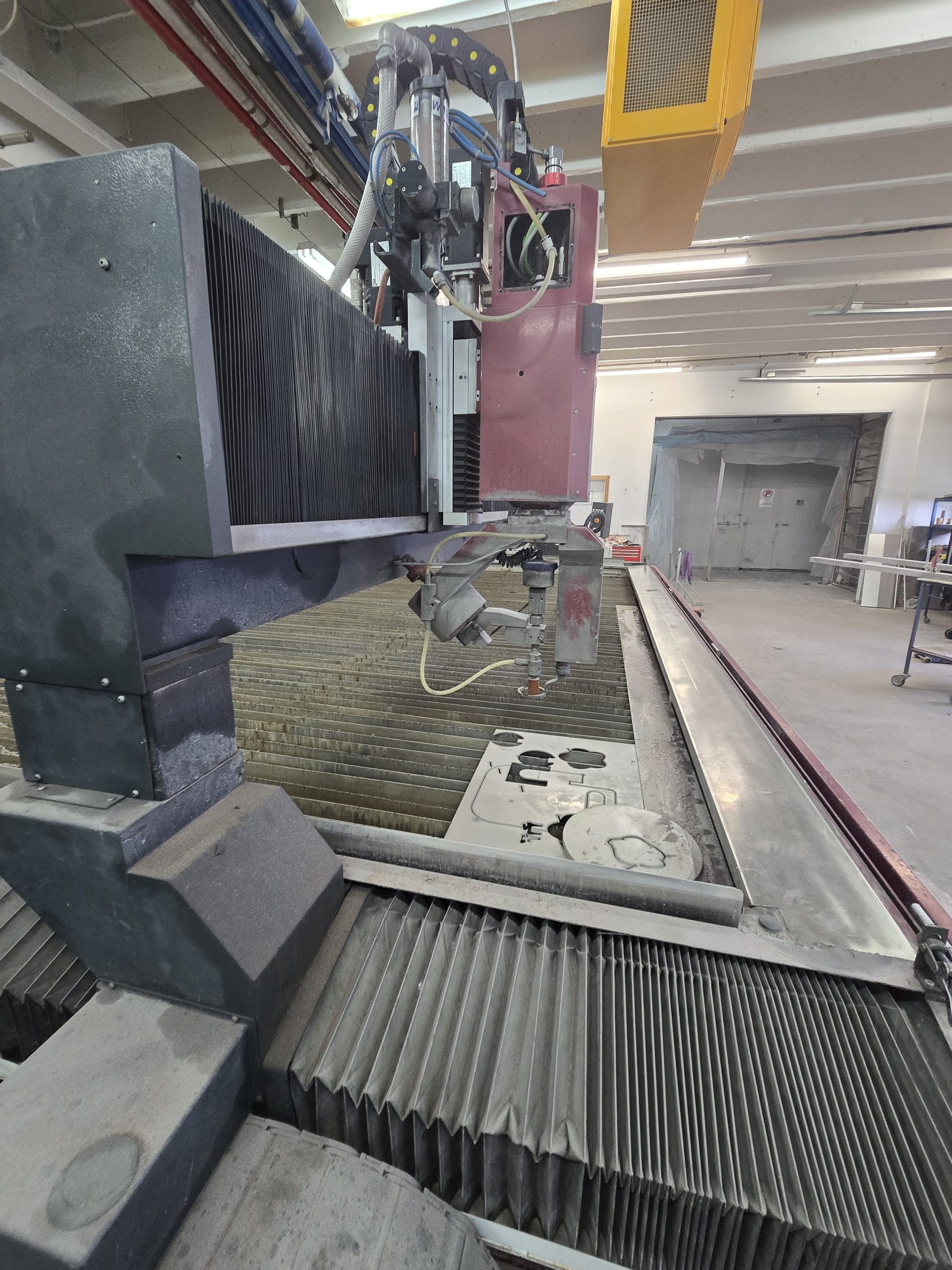 Vatnsskurðarvél notuð CLX 612 / 50 / S - 5 Ára - 4000X2000 Skurðarflötur - 50Hp dæla - Image 8